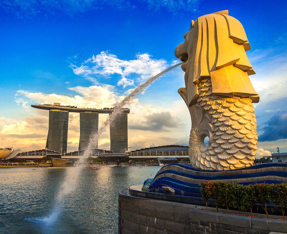 singapore aug 9 ,2017 : merlion statue and cityscape in singap